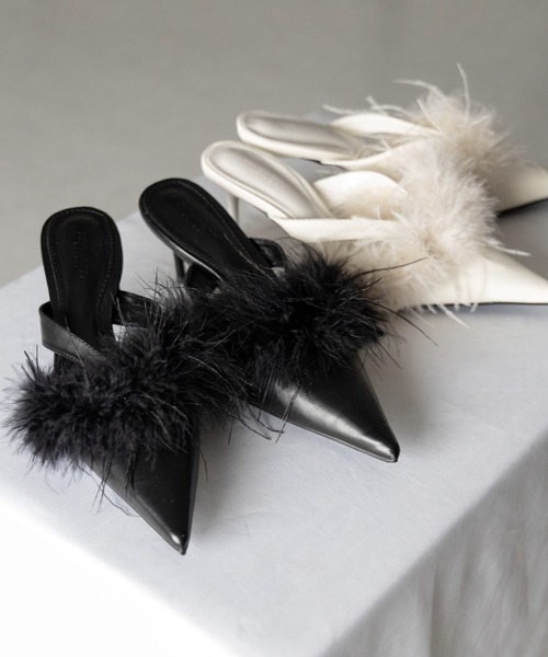 me+em select(ミームセレクト)の「【 2color 】フェザーファーポインテッドトゥミュール / feather fur pointed toe mules(パンプス・レディース・ブラック/アイボリー・39/38/37/36)」の4枚目の写真