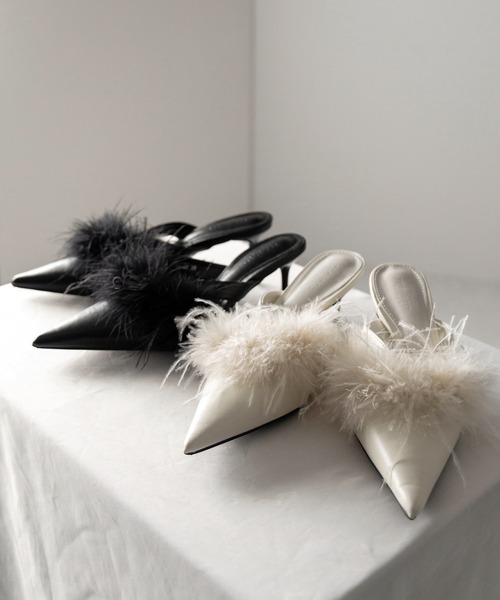 me+em select(ミームセレクト)の「【 2color 】フェザーファーポインテッドトゥミュール / feather fur pointed toe mules(パンプス・レディース・ブラック/アイボリー・39/38/37/36)」の5枚目の写真