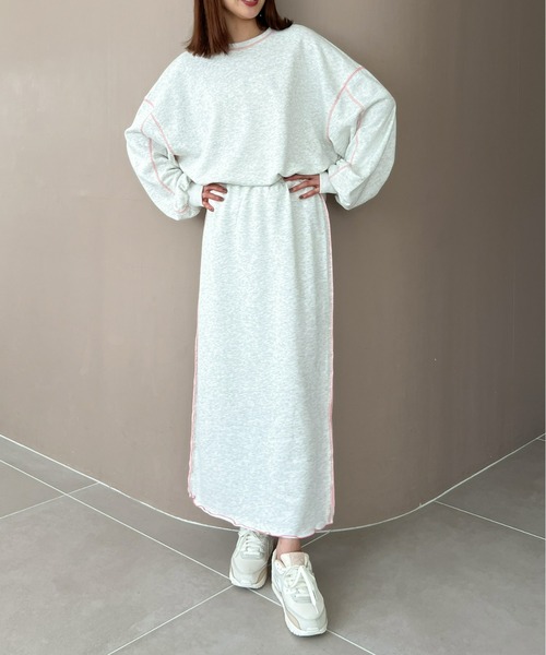 Olu.（オルドット）の「配色ステッチスウェット[セットアップ可能]（スウェット・レディース・ブルー/チャコールグレー/アイボリー/モカ・FREE）」の7枚目の写真