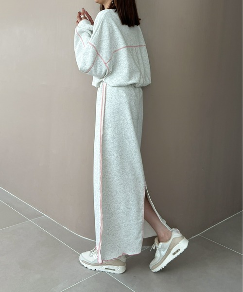 Olu.（オルドット）の「配色ステッチスウェット[セットアップ可能]（スウェット・レディース・ブルー/チャコールグレー/アイボリー/モカ・FREE）」の10枚目の写真