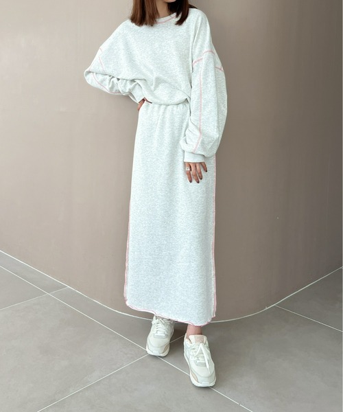 Olu.（オルドット）の「配色ステッチスウェット[セットアップ可能]（スウェット・レディース・ブルー/チャコールグレー/アイボリー/モカ・FREE）」の9枚目の写真