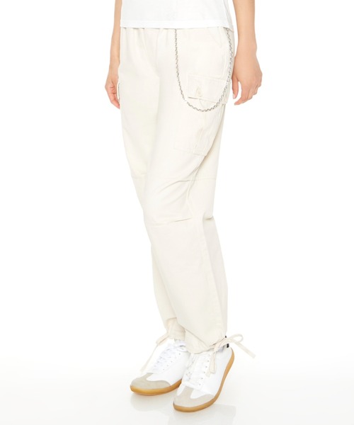FOREVER 21（フォーエバー トゥエンティーワン）の「ツイルカーゴパンツ（カーゴパンツ・レディース・ブラック/ホワイト・SMALL/MEDIUM）」の8枚目の写真