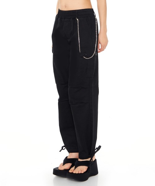 FOREVER 21（フォーエバー トゥエンティーワン）の「ツイルカーゴパンツ（カーゴパンツ・レディース・ブラック/ホワイト・SMALL/MEDIUM）」の4枚目の写真