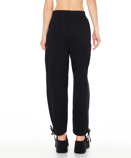 FOREVER 21（フォーエバー トゥエンティーワン）の「ツイルカーゴパンツ（カーゴパンツ・レディース・ブラック/ホワイト・SMALL/MEDIUM）」の5枚目の写真