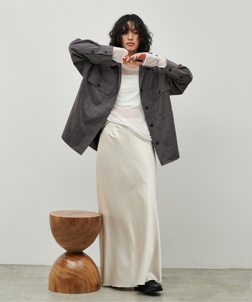 LARUTA（ラルータ）の「【LARUTA】サファリポケット付きスエード調シャツ（シャツ/ブラウス・レディース・ライトベージュ/キャメル/チャコール/カーキ・FREE）」の10枚目の写真