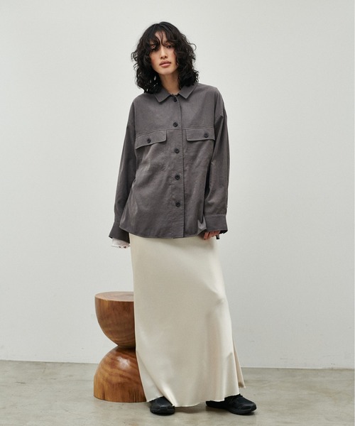 LARUTA（ラルータ）の「【LARUTA】サファリポケット付きスエード調シャツ（シャツ/ブラウス・レディース・ライトベージュ/キャメル/チャコール/カーキ・FREE）」の7枚目の写真
