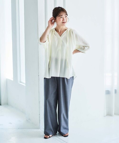 le.coeur blanc（ルクールブラン）の「シアーVネックギャザーブラウス（シャツ/ブラウス・レディース・キャメル/グリーン/オフホワイト・38）」の17枚目の写真