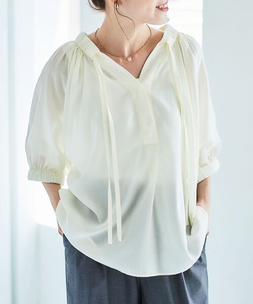 le.coeur blanc（ルクールブラン）の「シアーVネックギャザーブラウス（シャツ/ブラウス・レディース・キャメル/グリーン/オフホワイト・38）」の19枚目の写真