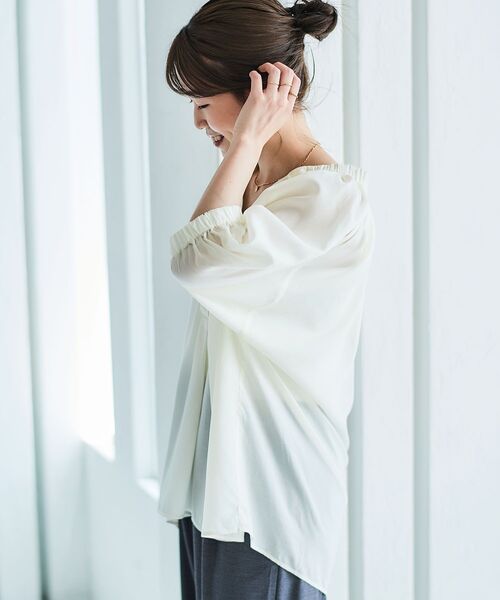 le.coeur blanc（ルクールブラン）の「シアーVネックギャザーブラウス（シャツ/ブラウス・レディース・キャメル/グリーン/オフホワイト・38）」の21枚目の写真