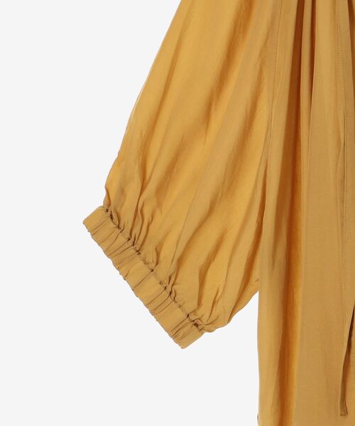 le.coeur blanc（ルクールブラン）の「シアーVネックギャザーブラウス（シャツ/ブラウス・レディース・キャメル/グリーン/オフホワイト・38）」の11枚目の写真