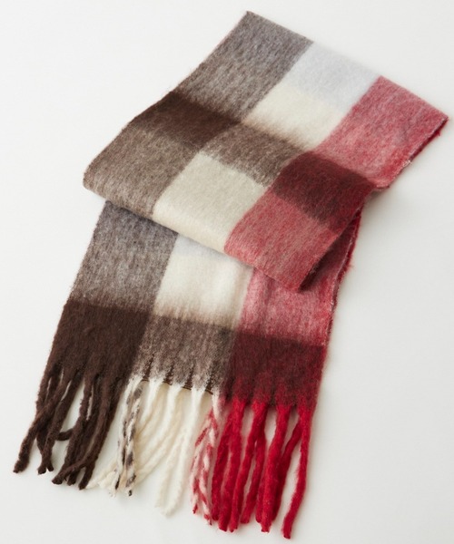 INED CLARO（イネドクラロ）の「グラデーションカラーチェックマフラー（マフラー・レディース・サックスブルー/レッド・フリー）」の2枚目の写真