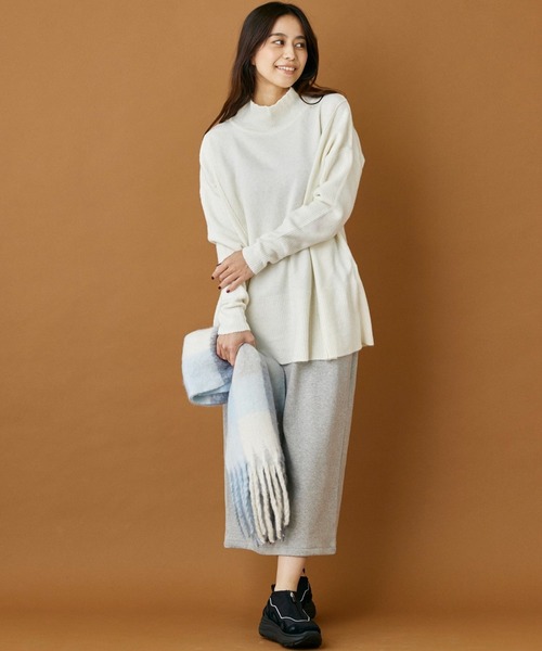 INED CLARO（イネドクラロ）の「グラデーションカラーチェックマフラー（マフラー・レディース・サックスブルー/レッド・フリー）」の3枚目の写真