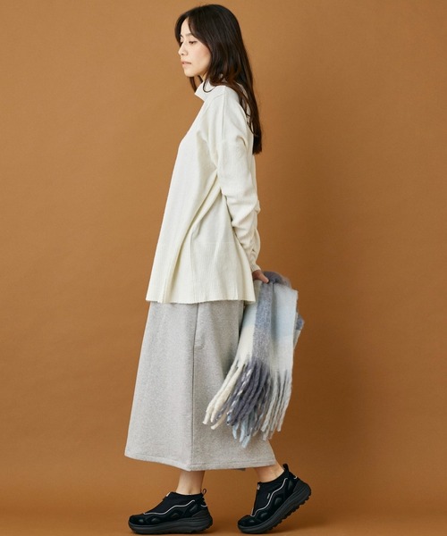 INED CLARO（イネドクラロ）の「グラデーションカラーチェックマフラー（マフラー・レディース・サックスブルー/レッド・フリー）」の6枚目の写真