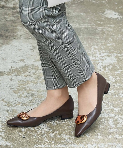 Mode et Jacomo（モードエジャコモ）の「メタルフラットパンプス