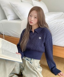 A'GEM/9 × .kom 『muah muah/ムーアムーア』 LOGO OPEN COLLAR CABLE KNIT/オープンカラーケーブルニット