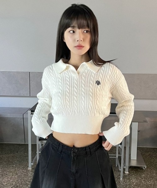muahmuah(ムーアムーア)の「A'GEM/9 × .kom 『muah muah/ムーアムーア』 LOGO OPEN COLLAR CABLE KNIT/オープンカラーケーブルニット(ニット/セーター・レディース・ブラック/アイボリー/ネイビー・FREE)」の6枚目の写真