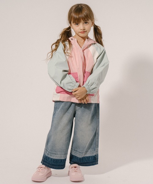 URBAN CHERRY（アーバンチェリー）の「バイカラーウォッシュストレートデニムパンツ（デニムパンツ・キッズ・ブルー・110cm/120cm/130cm/140cm）」の4枚目の写真