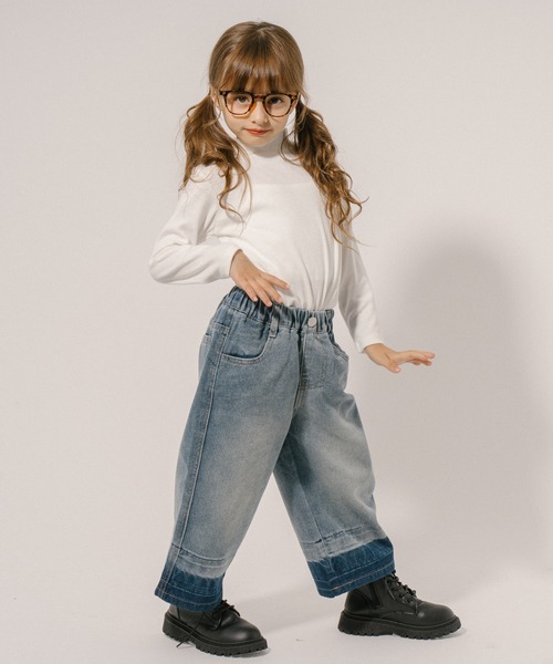 URBAN CHERRY（アーバンチェリー）の「バイカラーウォッシュストレートデニムパンツ（デニムパンツ・キッズ・ブルー・110cm/120cm/130cm/140cm）」の3枚目の写真