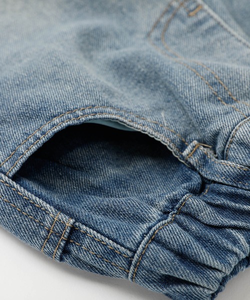 URBAN CHERRY（アーバンチェリー）の「バイカラーウォッシュストレートデニムパンツ（デニムパンツ・キッズ・ブルー・110cm/120cm/130cm/140cm）」の13枚目の写真