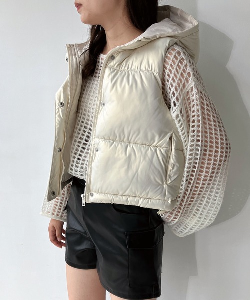 AS KNOW AS plus(アズノゥアズプラス)の「◇フード付き中綿ショートベスト(ダウンベスト・レディース・ブラック/ホワイト系/パープル系・FREE)」の20枚目の写真