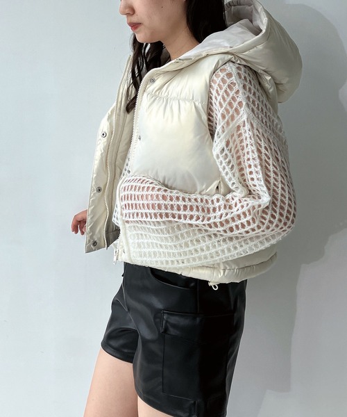 AS KNOW AS plus(アズノゥアズプラス)の「◇フード付き中綿ショートベスト(ダウンベスト・レディース・ブラック/ホワイト系/パープル系・FREE)」の21枚目の写真