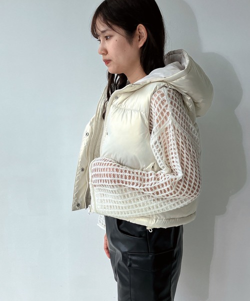 AS KNOW AS plus(アズノゥアズプラス)の「◇フード付き中綿ショートベスト(ダウンベスト・レディース・ブラック/ホワイト系/パープル系・FREE)」の22枚目の写真