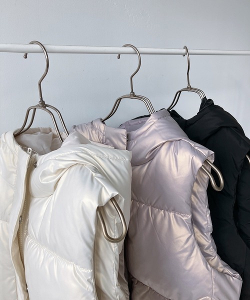 AS KNOW AS plus(アズノゥアズプラス)の「◇フード付き中綿ショートベスト(ダウンベスト・レディース・ブラック/ホワイト系/パープル系・FREE)」の17枚目の写真