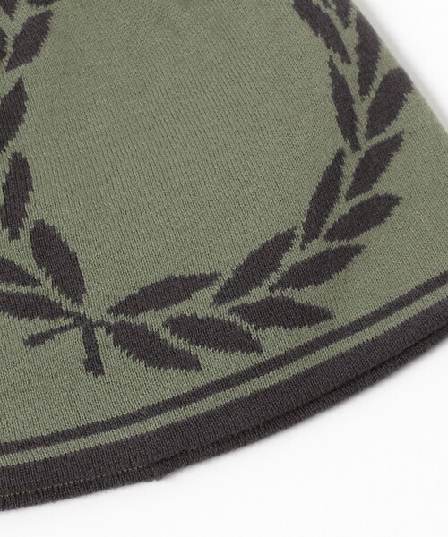 FRED PERRY（フレッドペリー）の「【別注】FRED PERRY / ロゴ ジャカード ビーニー（ニットキャップ/ビーニー・メンズ・ブラック/グリーン/ネイビー・ONE SIZE）」の6枚目の写真