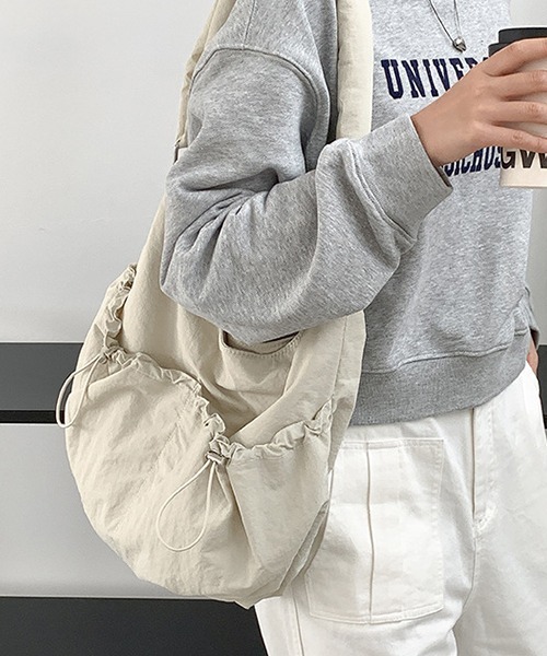 c.u.l(シーユーエル)の「2way ドローストリング ナイロンショルダーバッグ cula1022(ショルダーバッグ・レディース・ブルー/ブラウン/ブラック/アイボリー・FREE)」の12枚目の写真