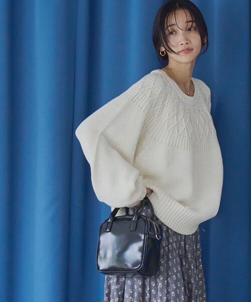 coen（コーエン）の「【ぽわん袖×かわいいデザインのほめられニット】冬の褒められニット/キュウシンライククルーネックニット（ニット/セーター・レディース・レッド/ライトブルー/オフホワイト/ダークグレー・L/M）」の17枚目の写真