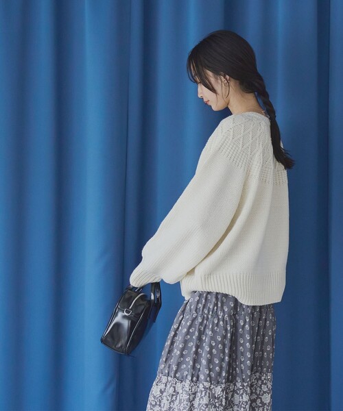 coen（コーエン）の「【ぽわん袖×かわいいデザインのほめられニット】冬の褒められニット/キュウシンライククルーネックニット（ニット/セーター・レディース・レッド/ライトブルー/オフホワイト/ダークグレー・L/M）」の15枚目の写真