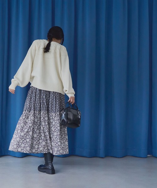 coen（コーエン）の「【ぽわん袖×かわいいデザインのほめられニット】冬の褒められニット/キュウシンライククルーネックニット（ニット/セーター・レディース・レッド/ライトブルー/オフホワイト/ダークグレー・L/M）」の13枚目の写真