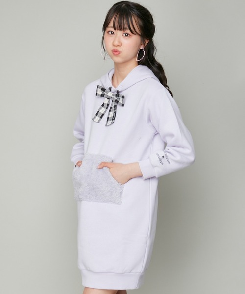 JENNI belle(ジェニィベル)の「【WEB限定】【あったか】裏起毛ボアポケットリボン付きワンピ(ワンピース・キッズ・ブラック/ラベンダー・130cm/150cm/120cm/140cm)」の2枚目の写真