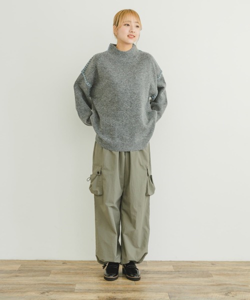 ITEMS URBANRESEARCH（アイテムズ アーバンリサーチ）の「ハンドステッチハイネックニット（ニット/セーター・レディース・イエロー/ライトベージュ/グレー/チャコールグレー・FREE）」の8枚目の写真