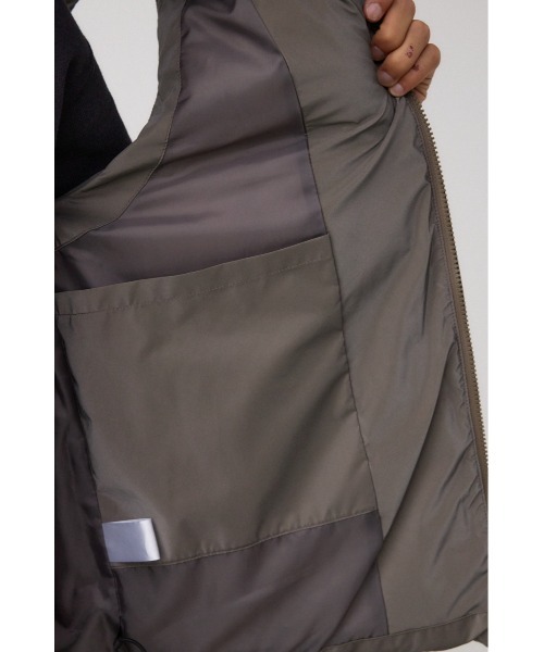 AZUL by moussy（アズールバイマウジー）の「中綿シャイニーベスト（ダウンベスト・メンズ・ブラック/カーキ・MEDIUM/LARGE）」の16枚目の写真