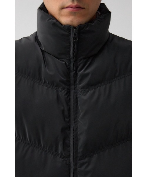 AZUL by moussy（アズールバイマウジー）の「中綿シャイニーベスト（ダウンベスト・メンズ・ブラック/カーキ・MEDIUM/LARGE）」の9枚目の写真