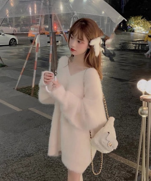 Ritzy(リッツィー)の「オーバーサイズ Vネックニット セーター(ニット/セーター・レディース・ブルー系/ベージュ/レッド/ホワイト/ブラック・FREE)」の15枚目の写真