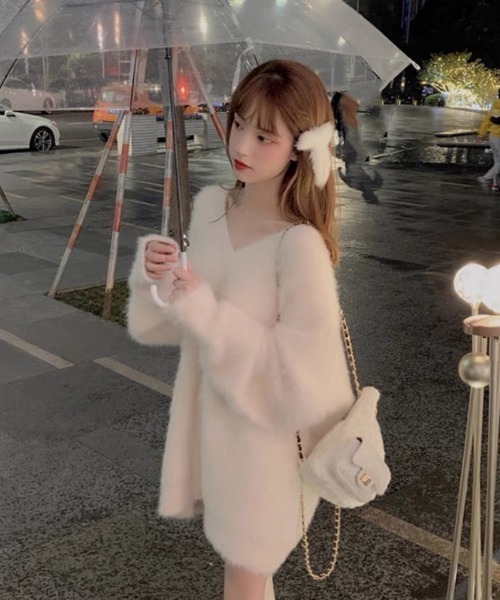 Ritzy(リッツィー)の「オーバーサイズ Vネックニット セーター(ニット/セーター・レディース・ブルー系/ベージュ/レッド/ホワイト/ブラック・FREE)」の17枚目の写真