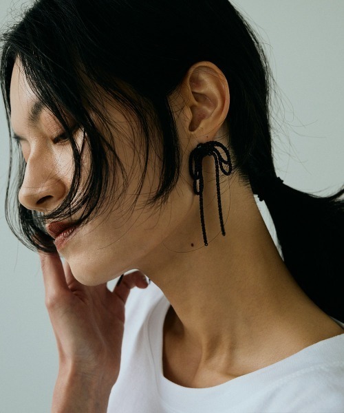 marjour（マージュール）の「DOUBLE RIBBON PIERCE（ピアス（両耳用）・レディース・ブラック・FREE）」の8枚目の写真