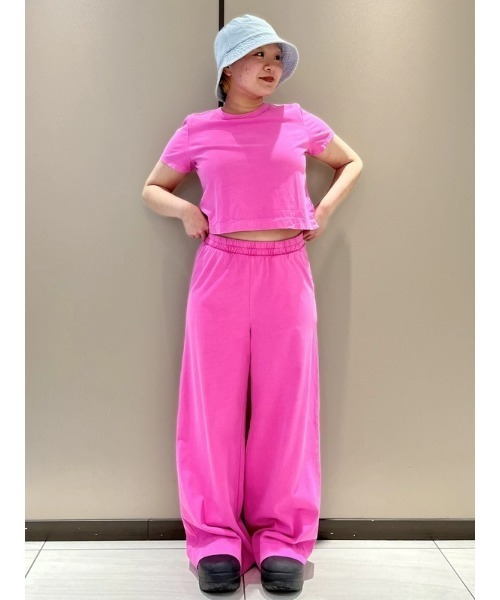 GAP（ギャップ）の「オーガニックコットン ヴィンテージソフト クロップドTシャツ（Tシャツ/カットソー・レディース・ブラック/ネイビー/コーラル/ベージュ/ホワイト/グリーン/ピンク/ライトインディゴブルー/ピンク系その他/ブルー/レッド/グリーン系その他/イエロー・M/XS/L/S/XXS/XL）」の18枚目の写真