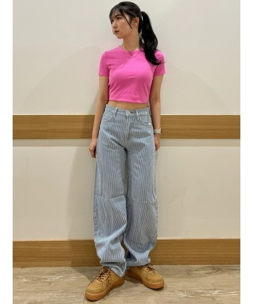 GAP（ギャップ）の「オーガニックコットン ヴィンテージソフト クロップドTシャツ（Tシャツ/カットソー・レディース・ブラック/ネイビー/コーラル/ベージュ/ホワイト/グリーン/ピンク/ライトインディゴブルー/ピンク系その他/ブルー/レッド/グリーン系その他/イエロー・M/XS/L/S/XXS/XL）」の19枚目の写真