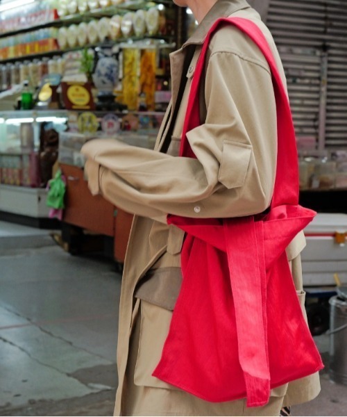 ITTI(イッチ)の「ITTI/イッチ/MARY INSIDE OUT TOTE - M / CERATO BRIGHT(ショルダーバッグ・メンズ・ブラック/ブラウン/レッド・F)」の7枚目の写真