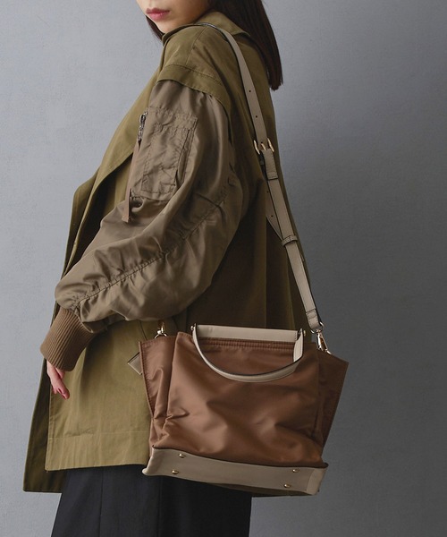 NICOLE white(ニコルホワイト)の「2WAYトートバッグ小(トートバッグ・レディース・グレー/モカ・FREE)」の1枚目の写真