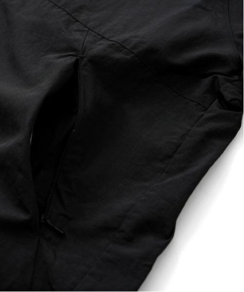 GLAZOS(グラソス)の「【大人向けサイズあり】【GLSW.】【セットアップ対応】ナイロン・ ジップアップアウター(ブルゾン・キッズ・チャコールグレー/ブラック・L/M/S/LL)」の4枚目の写真