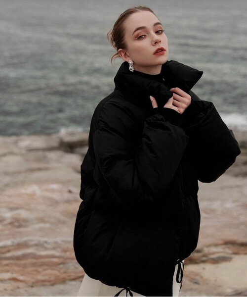 STUDIOUS（ステュディオス）の「【ACKA/エーシーケーエー】volume down jacket/ボリュームダウンジャケット（ダウンジャケット/コート・レディース・ブラック・1）」の4枚目の写真