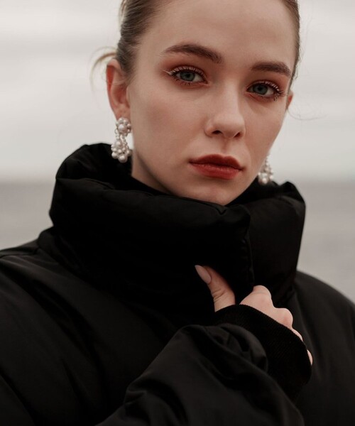 STUDIOUS（ステュディオス）の「【ACKA/エーシーケーエー】volume down jacket/ボリュームダウンジャケット（ダウンジャケット/コート・レディース・ブラック・1）」の5枚目の写真