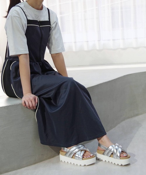 Minnetonka（ミネトンカ）の「MINNETONKA ミネトンカ / パフィーサンダル クロスベルトパデッドサンダル 23M03（サンダル・レディース・ベージュ/ホワイト/シルバー/ブラック・5/6/7/8/9）」の22枚目の写真