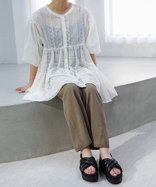 Minnetonka（ミネトンカ）の「MINNETONKA ミネトンカ / パフィーサンダル クロスベルトパデッドサンダル 23M03（サンダル・レディース・ベージュ/ホワイト/シルバー/ブラック・5/6/7/8/9）」の10枚目の写真