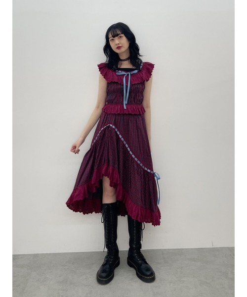 jouetie（ジュエティ）の「リボンステッチアシメロングスカート【セットアップ対応】夏服（スカート・レディース・ブラック/オフホワイト/レッド・MEDIUM）」の4枚目の写真