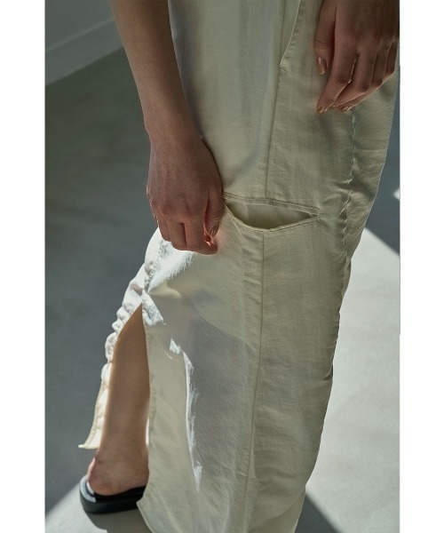 marjour（マージュール）の「GATHER NYLON SKIRT（スカート・レディース・オフホワイト・M）」の6枚目の写真
